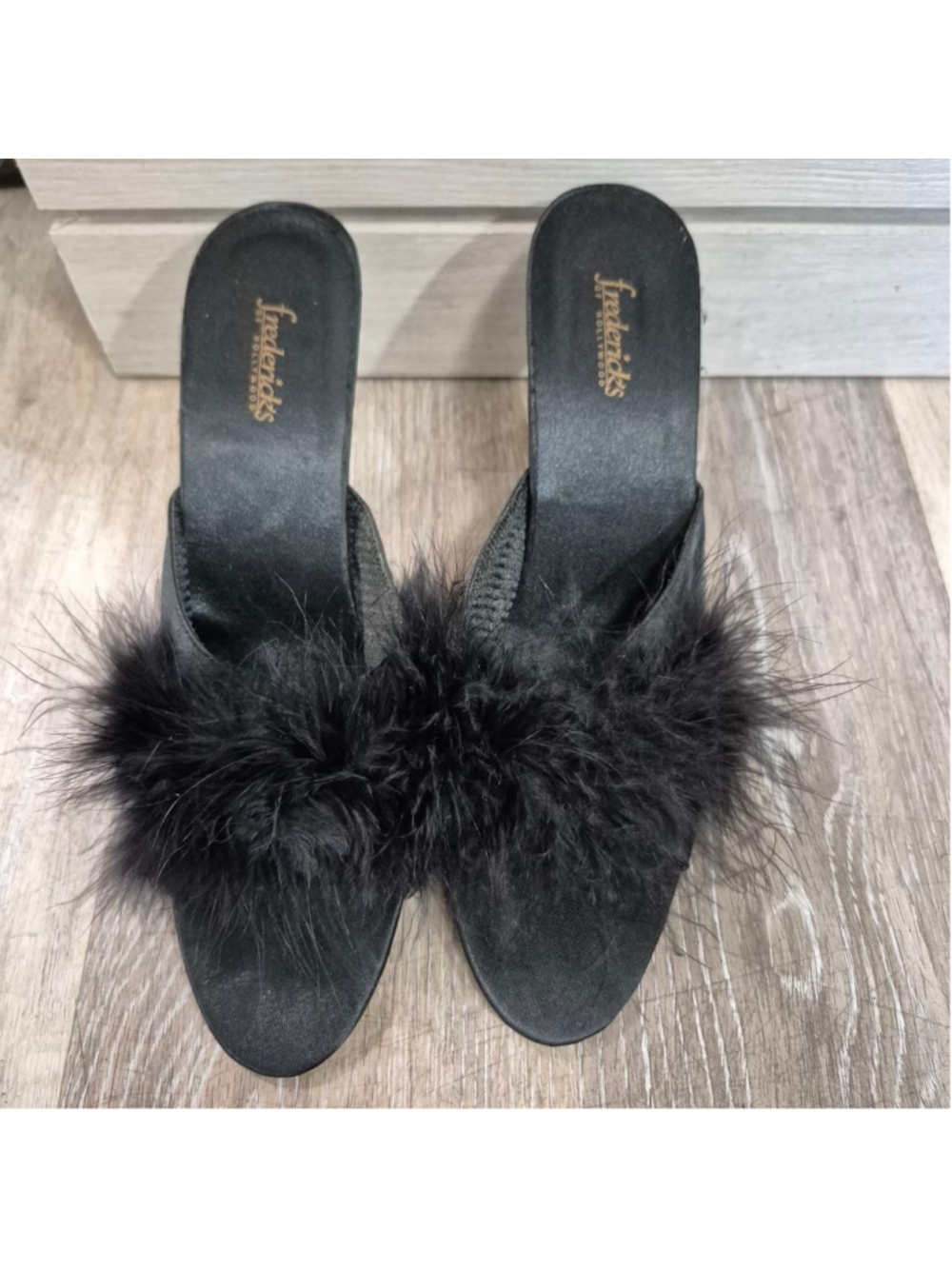 Women's vtg Fredericks of Hollywood Black Feather Slippers Size 10